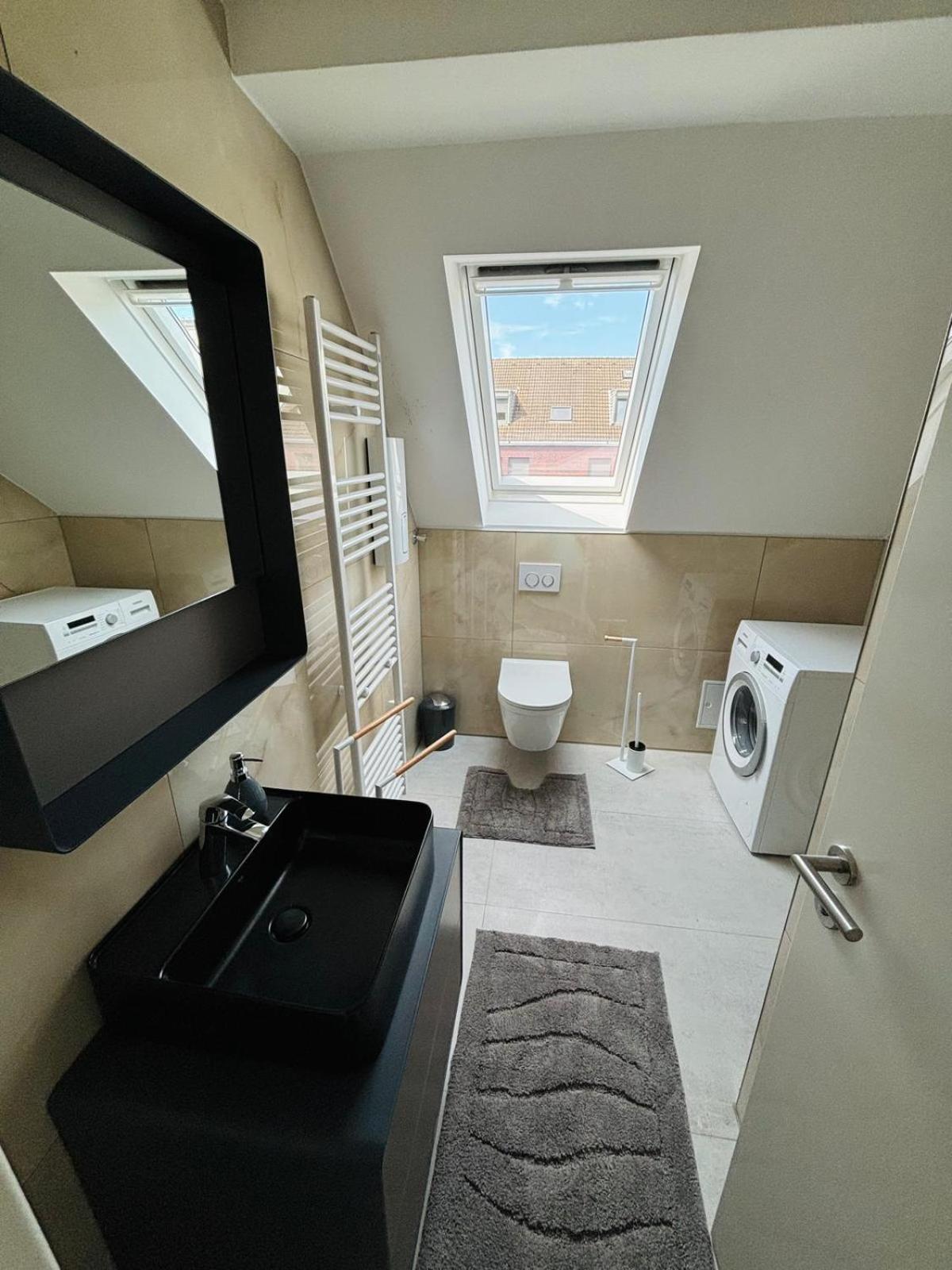 Apartment- Kernsaniert-duesseldorf Bilk Apartment *