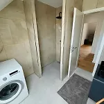 Apartment- Kernsaniert-Duesseldorf Bilk