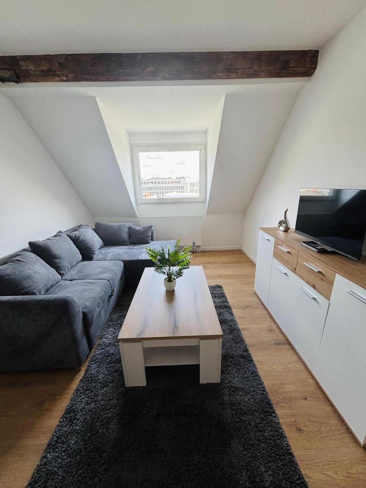 Apartment- Kernsaniert-düsseldorf Bilk *